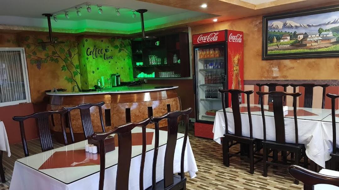 索拉哈 Typical Nepali Kitchen - No Pizza - No Pasta - No Problem !!酒店 外观 照片