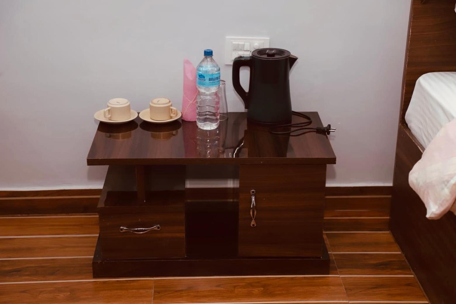索拉哈 Typical Nepali Kitchen - No Pizza - No Pasta - No Problem !!酒店 外观 照片