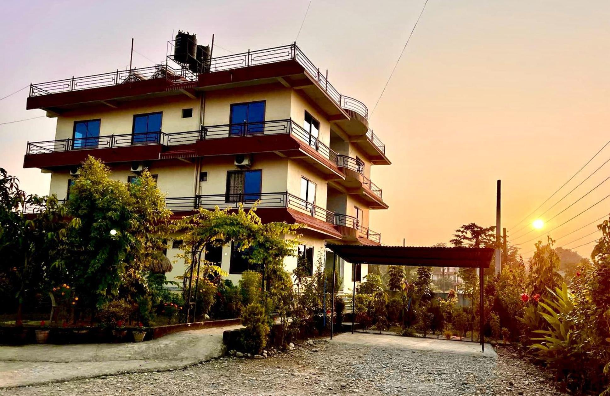 索拉哈 Typical Nepali Kitchen - No Pizza - No Pasta - No Problem !!酒店 外观 照片